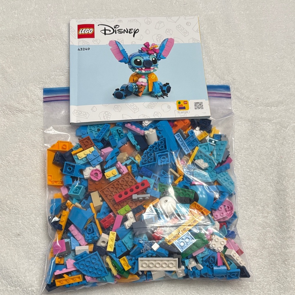 LEGO Disney Stitch Set - Blue, Pink, Yellow